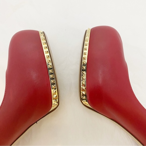 Valentino Garavani Platform Pumps in Red - 37 - Picture 9 of 16